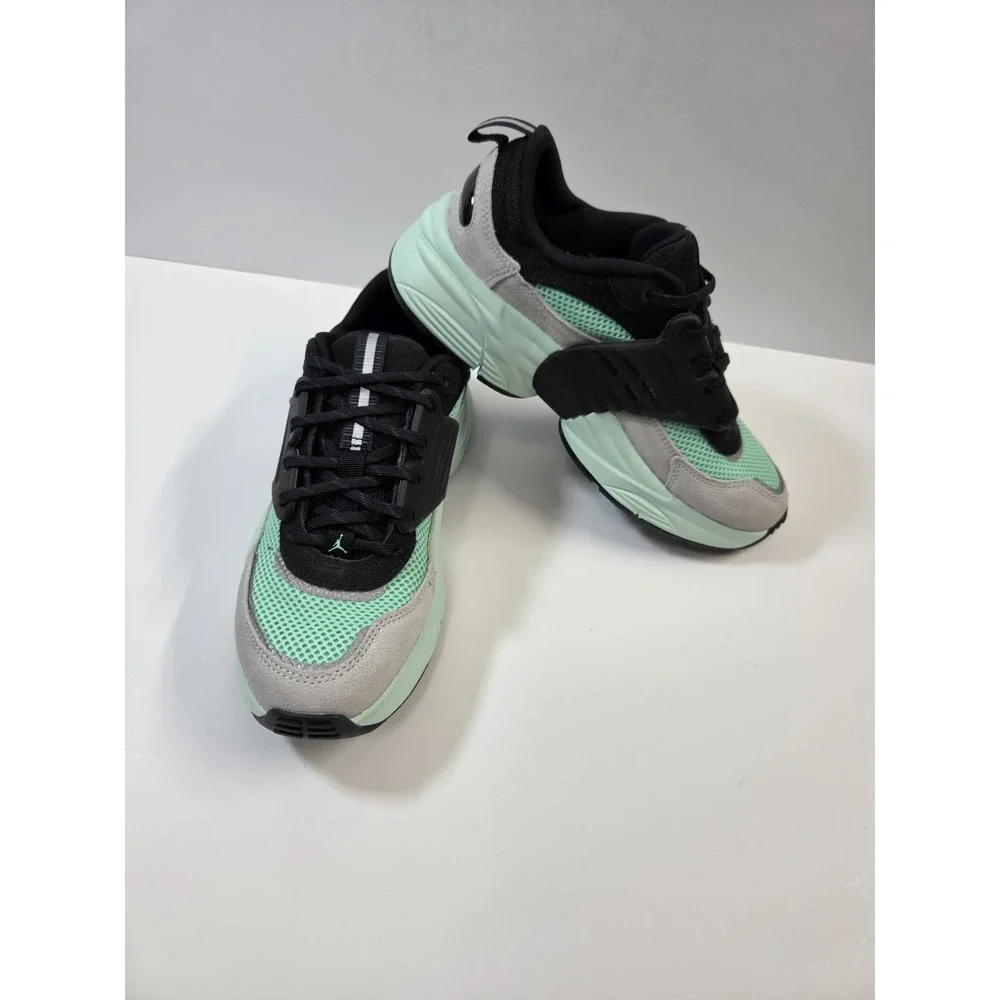 Jordan Trunner O/S Black Grey Green Glow (GS) ii6531-004 Size 6.5Y